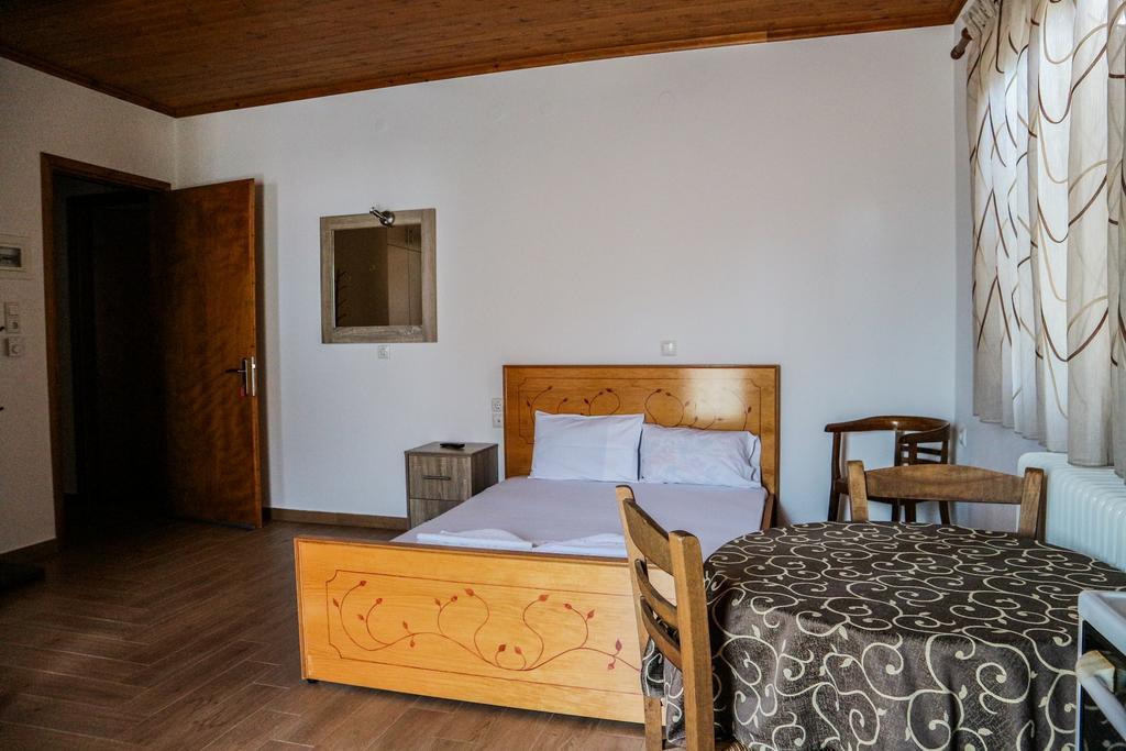 Hotel Elatofilito Athamánio Kültér fotó