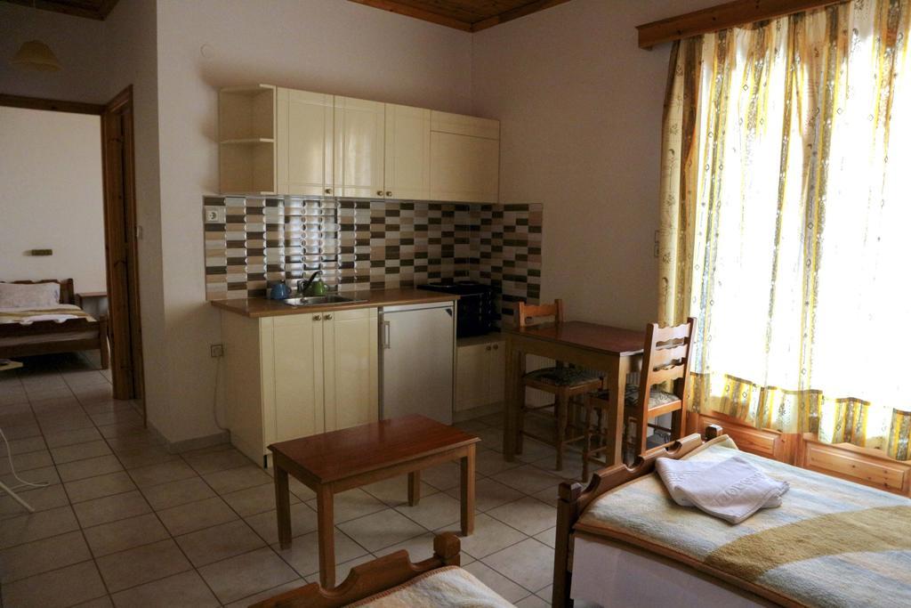 Hotel Elatofilito Athamánio Kültér fotó